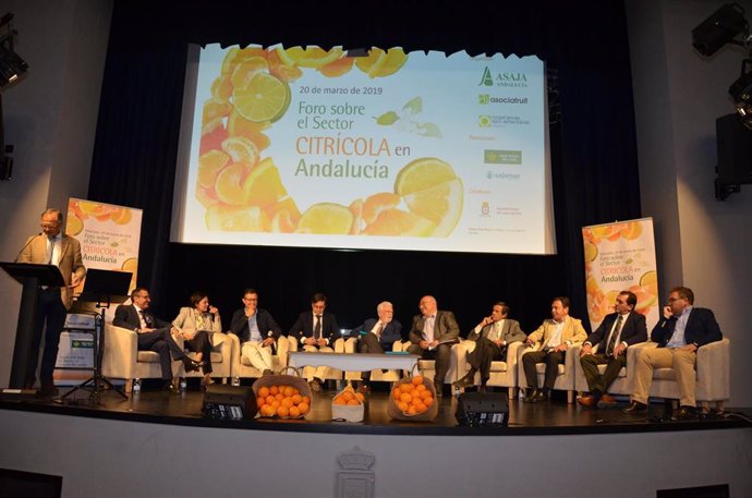 Junta y sector citrícola andaluz reclaman una interprofesional "fuerte y de cará