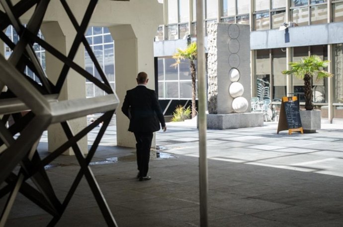 La población española residente en el extranjero aumentó un 2,5% en 2018, la cif