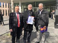 SCC y Abogados por la Constitución denuncian a Torra ante la Fiscalía por no retirar los lazos