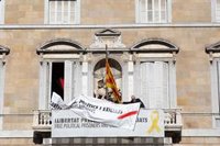 La Generalitat treu el llaç groc de la seva façana però manté una pancarta pels presos