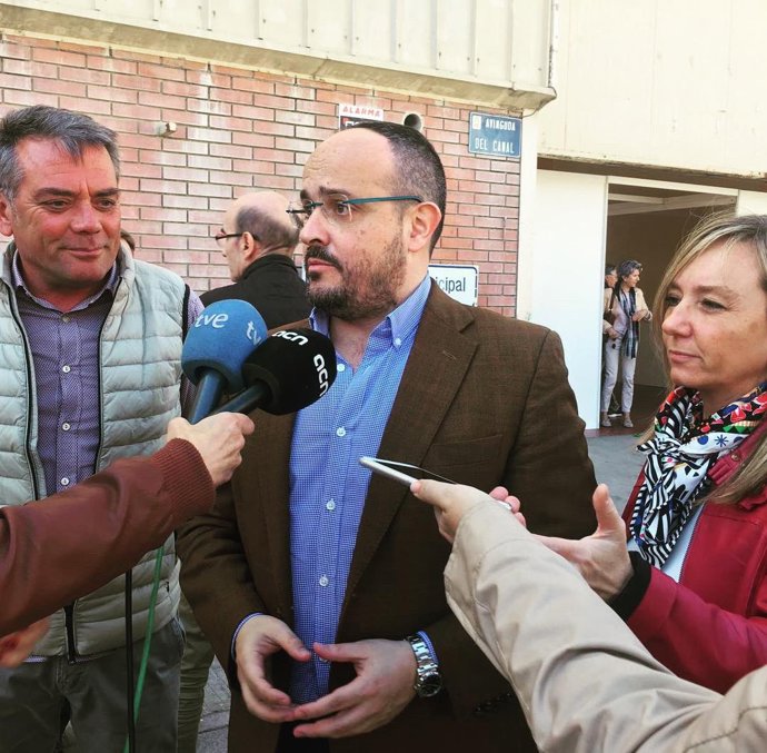 Alejandro Fernández (PP) lloa la "trajectria exemplar" de Cayetana Álvarez de Toledo