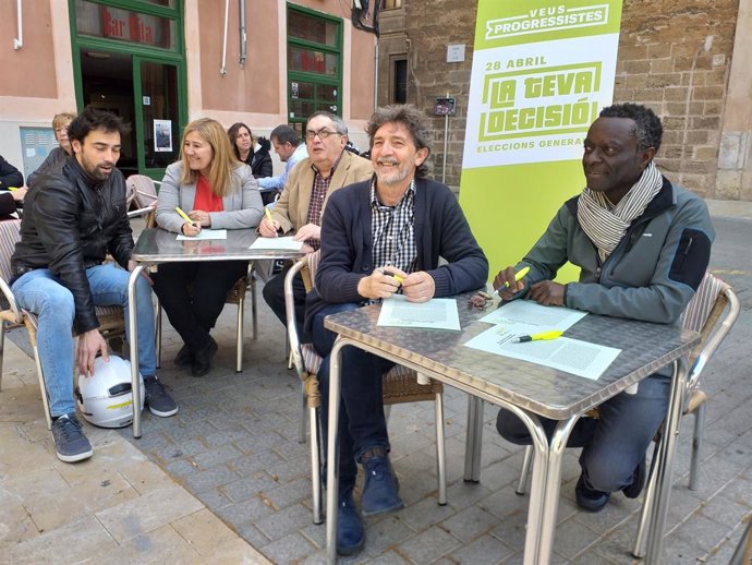 28A.- Un Total De 61 Persones Promouen Un Manifest En Suport A la Candidatura 