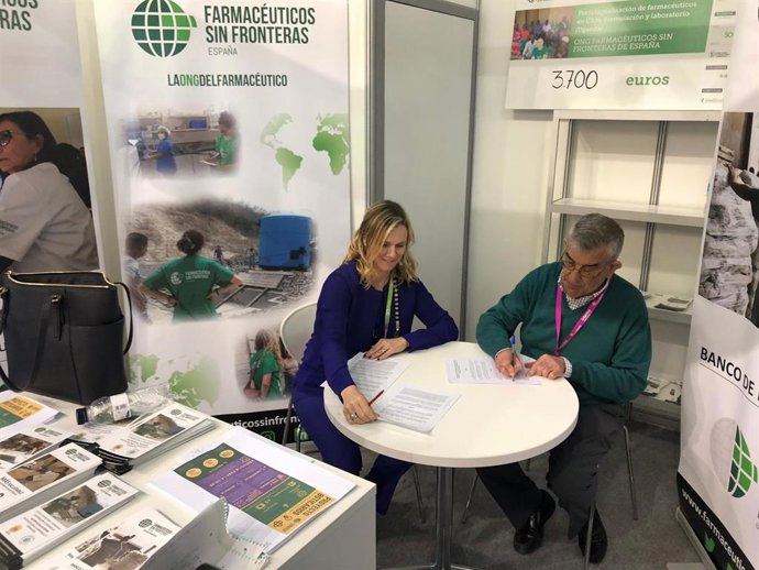 El COF y Farmacéuticos sin Fronteras firman un acuerdo de colaboracion