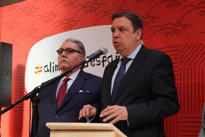 Luis Planas segura que los agricultores seguirán percibiendo las ayudas de la PA