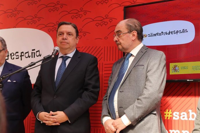 Luis Planas, sobre los lazos amarillos en Cataluña: "Lo que corresponde hacer lo