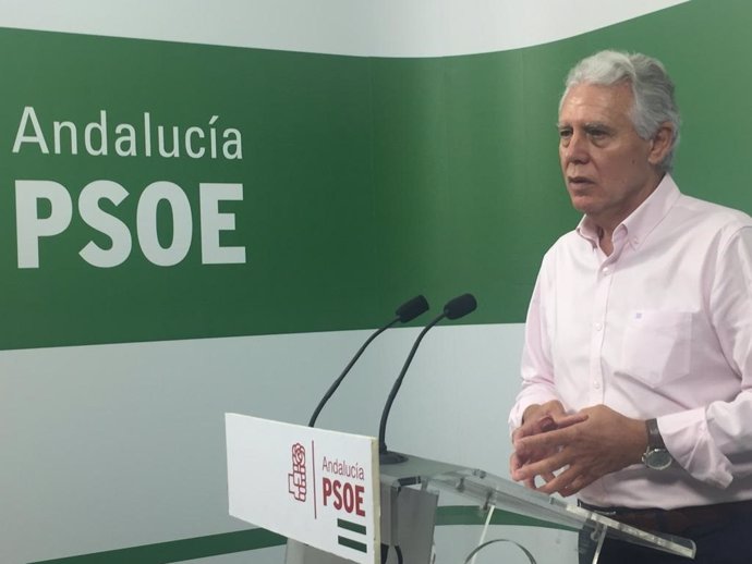 El secretario de Educación del PSOE-A, Francisco Menacho
