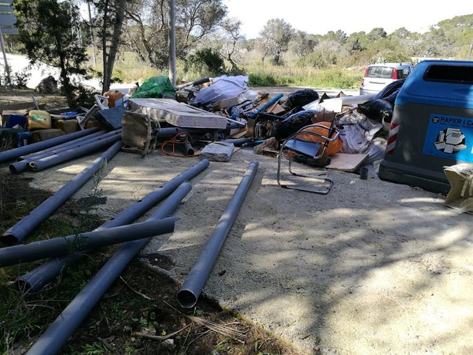 Sant Josep sancionar una empresa que va dipositar de manera illegal materials 