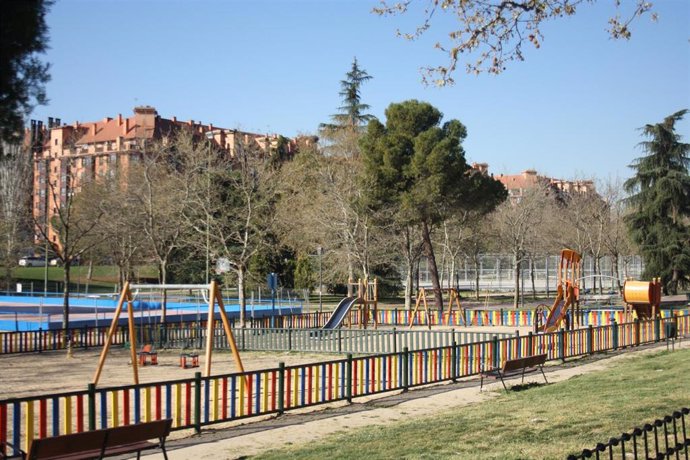 Usera renombra un parque como Mujeres de Orcasitas y Salamanca dedica un jardín 