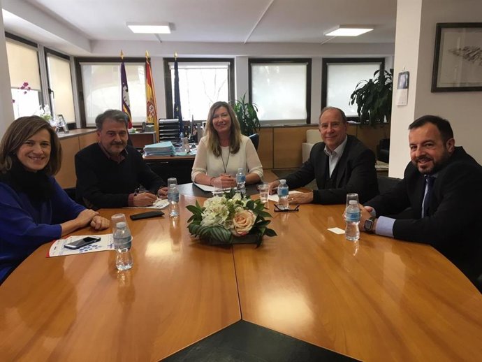 Directivos del IbSalut participan en el proyecto de desarrollo profesional de ge