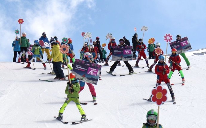 Granada.- Turismo.- Sierra Nevada lanza la campaña de primavera con un descenso 