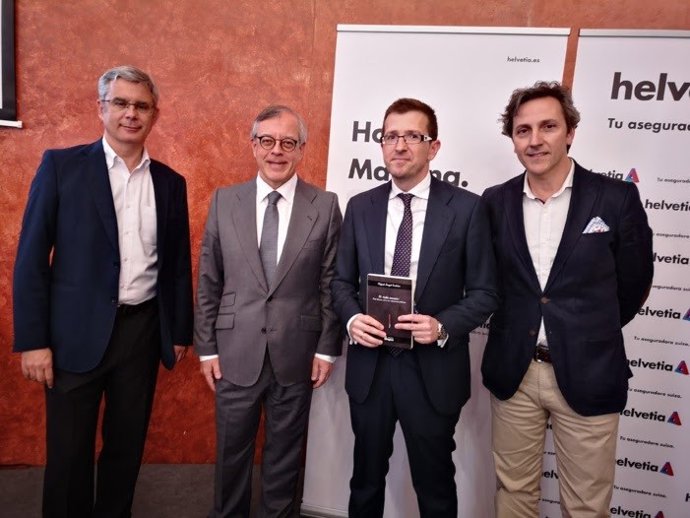 Experto señala que la comunicación se ha instalado "en la emoción y la hipérbole