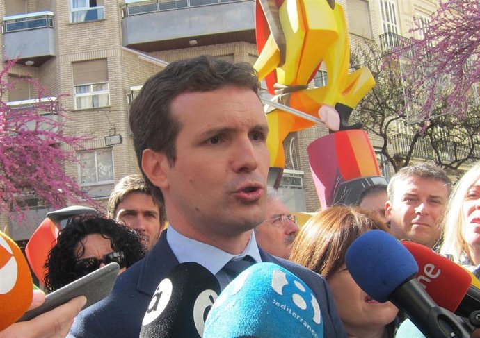 VÍDEO: Casado acusa a Torra jugar a "cubiletes de trileros" con lazos y pide a S