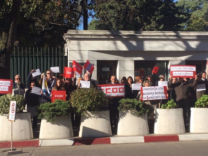 CSIF amenaza con huelga en embajadas y consulados en vísperas del 28-A tras una 