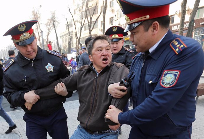 Kazajistán.- Detenidas decenas de personas en protestas contra el Gobierno de Ka