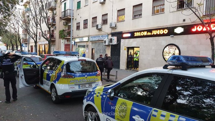 Sevilla.-Sucesos.- Precintan un salón de juego en la capital por permitir el acc