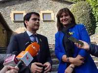 La consejera Borrs dice que no le gusta que Mossos quiten los lazos aunque entiende que tienen que cumplir su trabajo