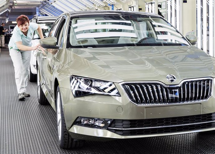 Economía/Motor.- Skoda fabrica 500.000 unidades del actual Superb desde 2015