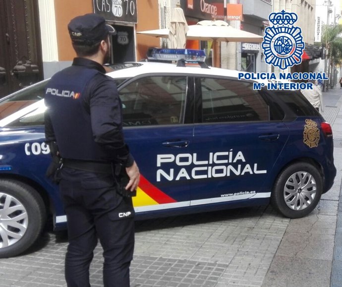 [Grupocanarias] Nota De Prensa "La Policía Nacional Detiene A 2 Hombres Por Un R