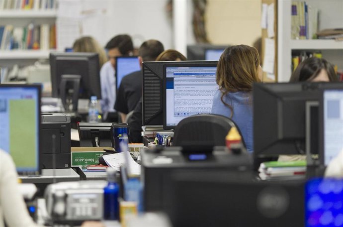 Oficina, ordenadores, trabajo, trabajando, empleo, desempleo, paro, trabajador