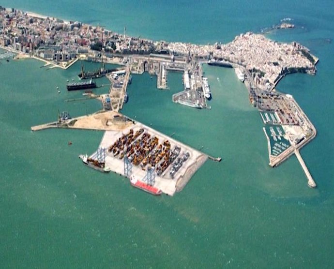 Cádiz.-Puertos.- La Autoridad Portuaria retoma la obra del túnel de acceso a la 