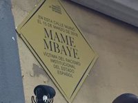 Carmena matiza que el Ayuntamiento "nunca ha puesto nada parecido a una placa" a Mame Mbaye