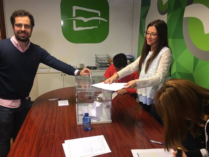 Valladolid.- Carazo vota en la sede del PP de Valladolid