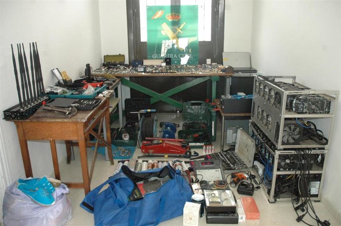 Sucesos.- Desarticulada una banda criminal especializada en robos exprés en la A