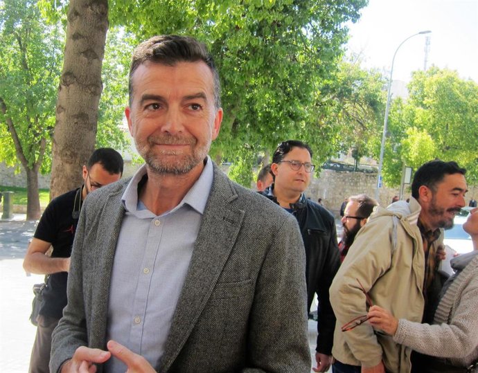 Maíllo defiende la "buena educación, solvencia y pedagogía" para no caer en las 