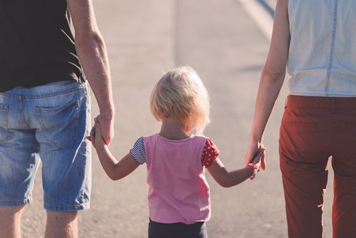 Un estudio de The Family Watch destaca el rol "insustituible" del padre en educa