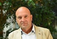 Pablo Ciprés, soldado de joven y banderillero de profesión, candidato de Vox por Huesca