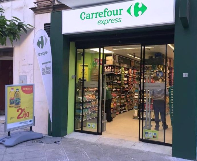 Sevilla.- Carrefour Express inaugura dos tiendas en Sevilla capital que emplean 