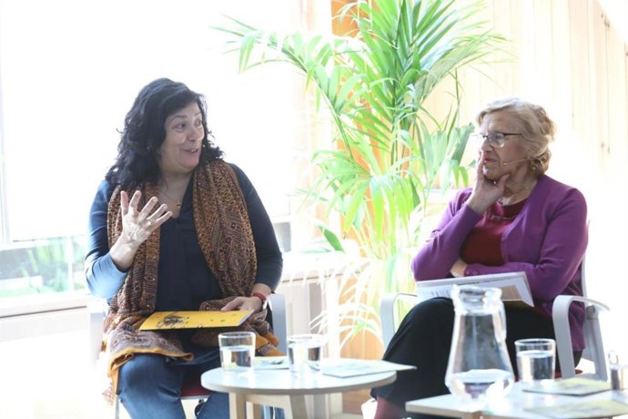 Almudena Grandes lamenta que poderes públicos no hayan corregido "desprestigio f