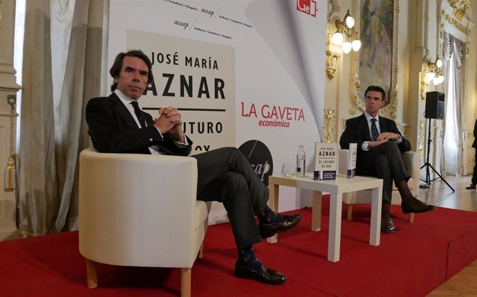 Aznar augura un Brexit "duro" ante la situación "límite" que vive el Reino Unido