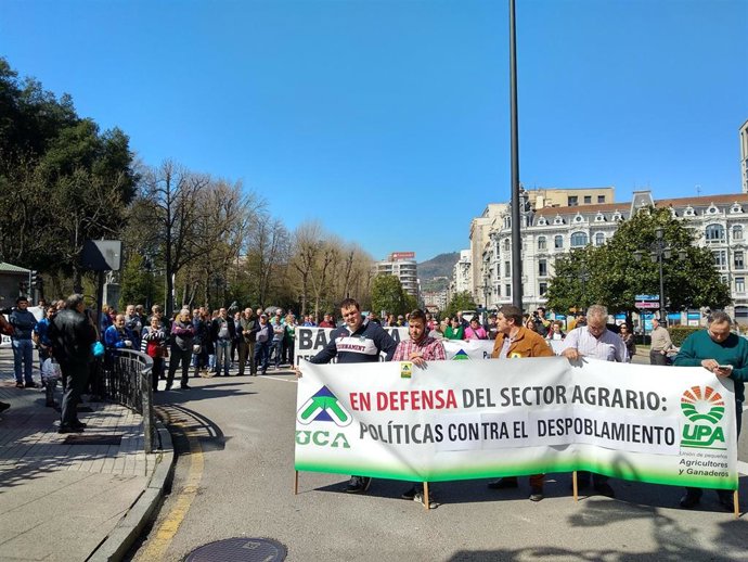 Movilización de ganaderos y agricultores asturianos en Oviedo