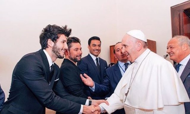 Sebastián Yatra se reune con el Papa Francisco y es nombrado embajador de la fun