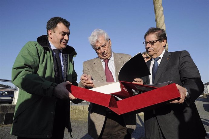 Xacobeo.- Vargas Llosa recorre un tramo del Camino Inglés en Culleredo (A Coruña