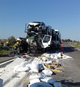 Sucesos.- Una muerta en un accidente al desengancharse un coche averiado de una 
