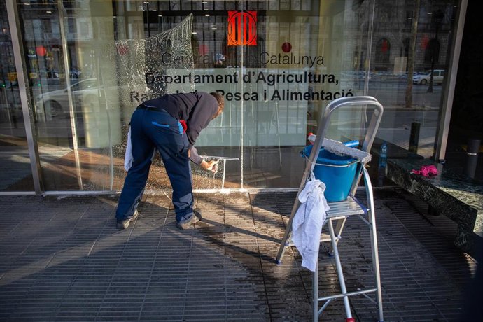 Consellerías catalanas retiran los lazos independentistas