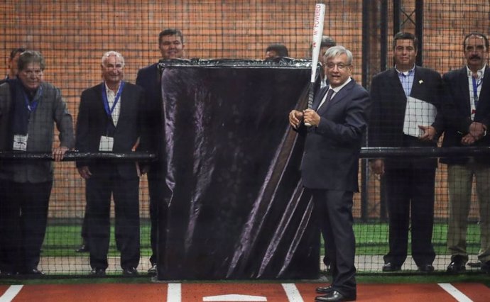 López Obrador apuesta por el béisbol y lo convierte en un asunto de Estado