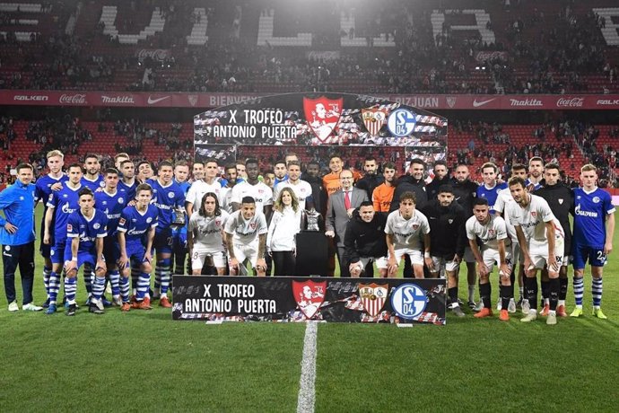 Fútbol.- El Sevilla vence al Schalke y se adjudica el X Trofeo Antonio Puerta