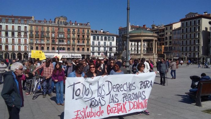 Una manifestación rechaza en Pamplona "el racismo en todas sus expresiones"