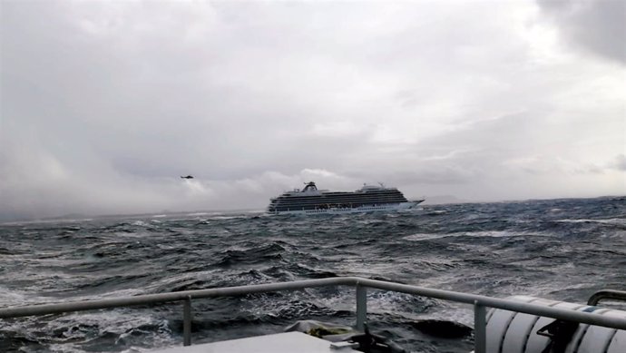 Evacuados 1.300 pasajeros de un crucero en Noruega