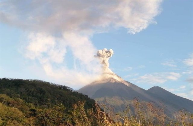 El Volcán de Fuego de Guatemala registra dos nuevas erupciones