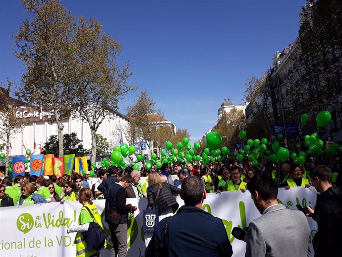 Varios miles de personas se manifiestan en Madrid al grito de "aborto cero"