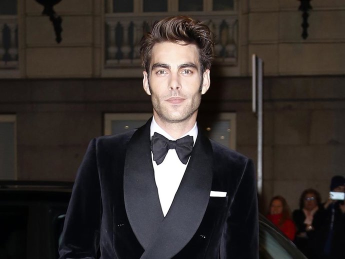 Jon Kortajarena incendia las redes sociales con su primer posado primaveral