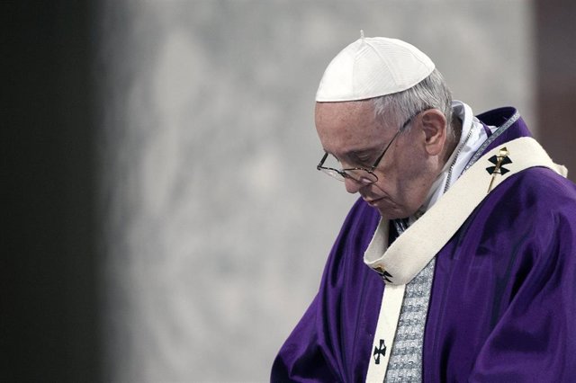 Pope Francis leads Ash Wednesday mass