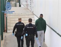 Tres detenidos en Almería acusados de patronear una patera con ocho personas a bordo