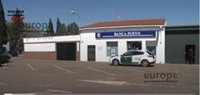 Dos atracadores empotran un coche en una sucursal bancaria de Villafranco del Guadiana y hieren a un empleado