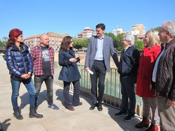Ginés Ruiz junto a su equipo en la presentación de