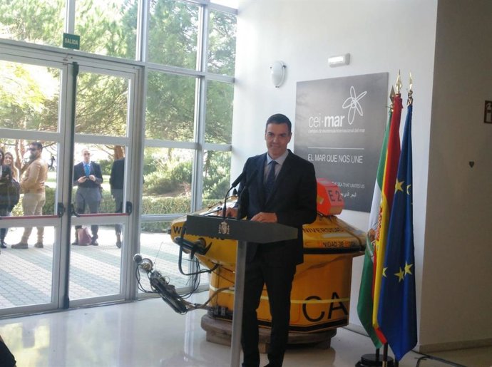 Sánchez dice que ya no es posible la política sin la ciencia y defiende el desar